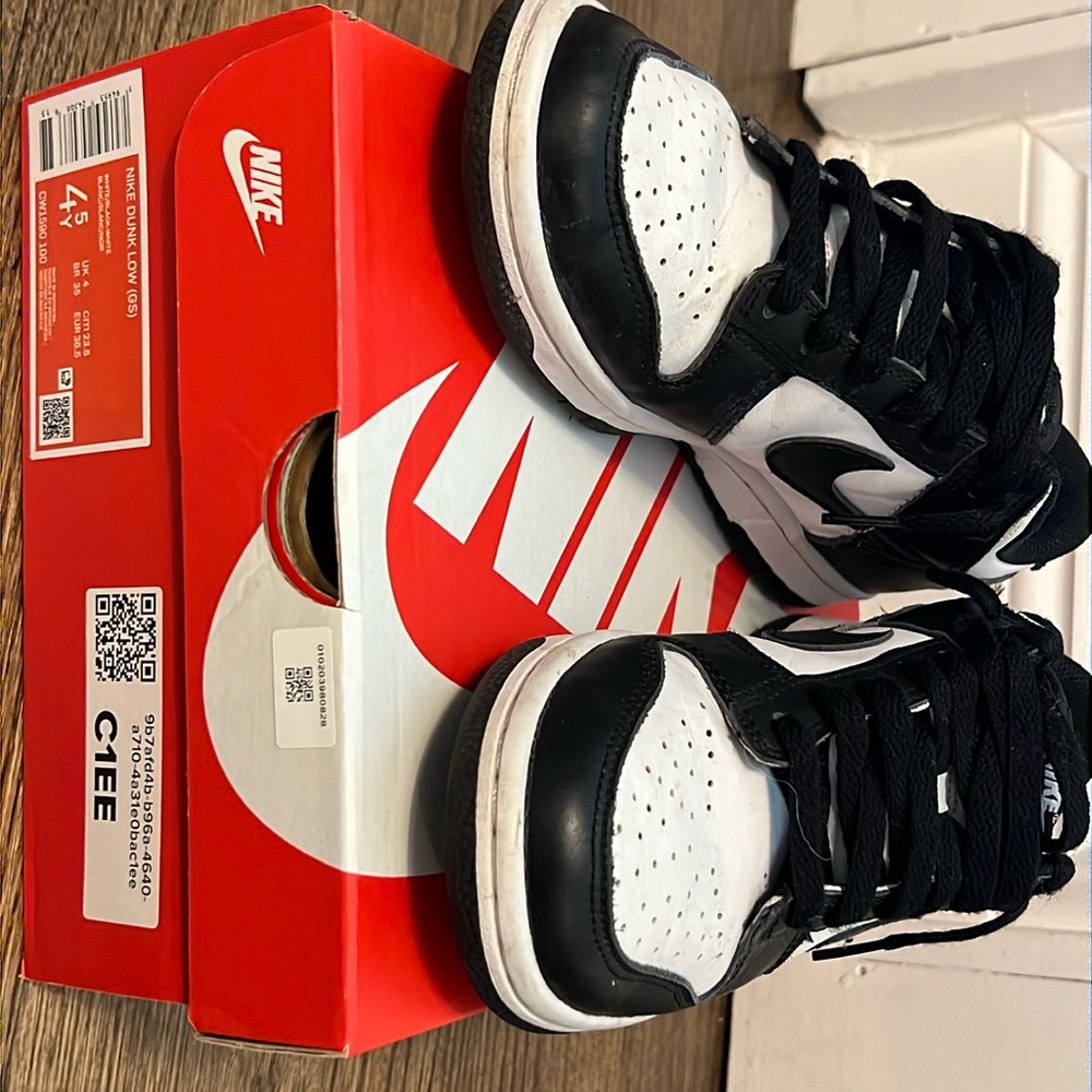 PANDAS NIKE DUNK LOW (Grade School) size 4.5 youth